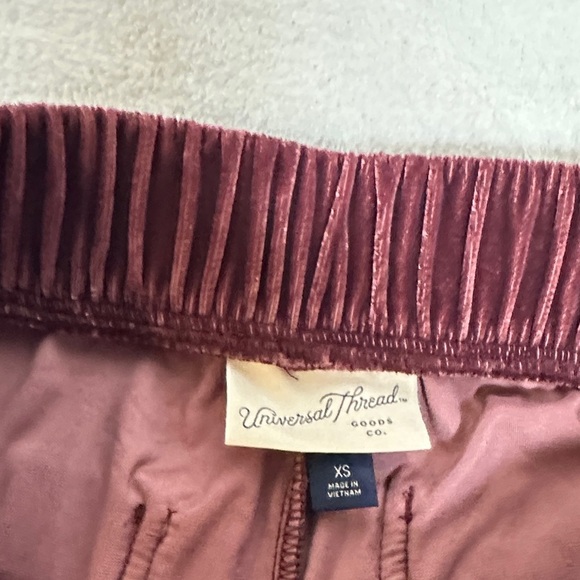 Universal Thread Maroon Cargo Joggers. Velour like material - Picture 6 of 12